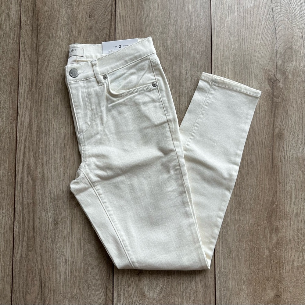 Size 2P LOFT Cream Skinny Jeans